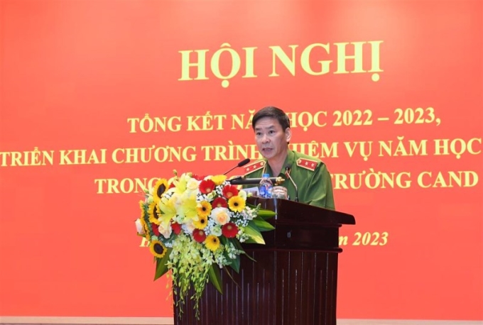 Trung tướng, GS.TS Trần Minh Hưởng, Giám đốc Học viện Cảnh sát nhân dân tham luận tại Hội thảo.