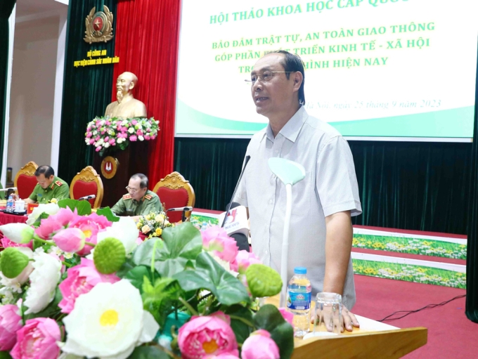 Thứ trưởng Bộ Giao thông vận tải Lê Đình Thọ phát biểu tại Hội thảo