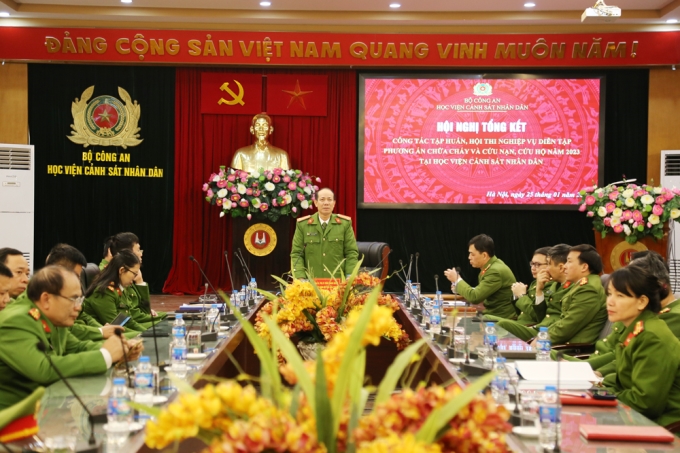 Đại tá, PGS. TS Trần Quang Huyên, Phó Giám đốc Học viện chỉ đạo Hội nghị