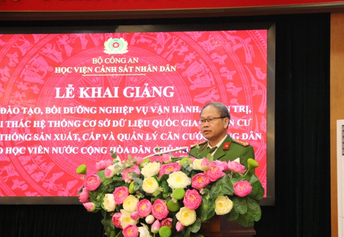Đại tá Ngô Như Cường, Phó Cục trưởng Cục Cảnh sát QLHC về TTXH phát biểu tại buổi lễ