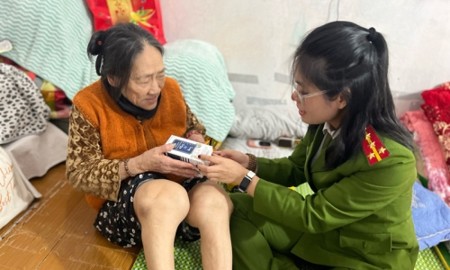 Phòng Quản lý nghiên cứu khoa học thực hiện chương trình thiện nguyện tại chùa Mục Đồng, Hưng Yên