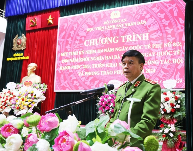 Thiếu tướng, GS.TS Nguyễn Đắc Hoan, Phó Bí thư Đảng ủy, Phó Giám đốc Học viện phát biểu chúc mừng Hội Phụ nữ Học viện